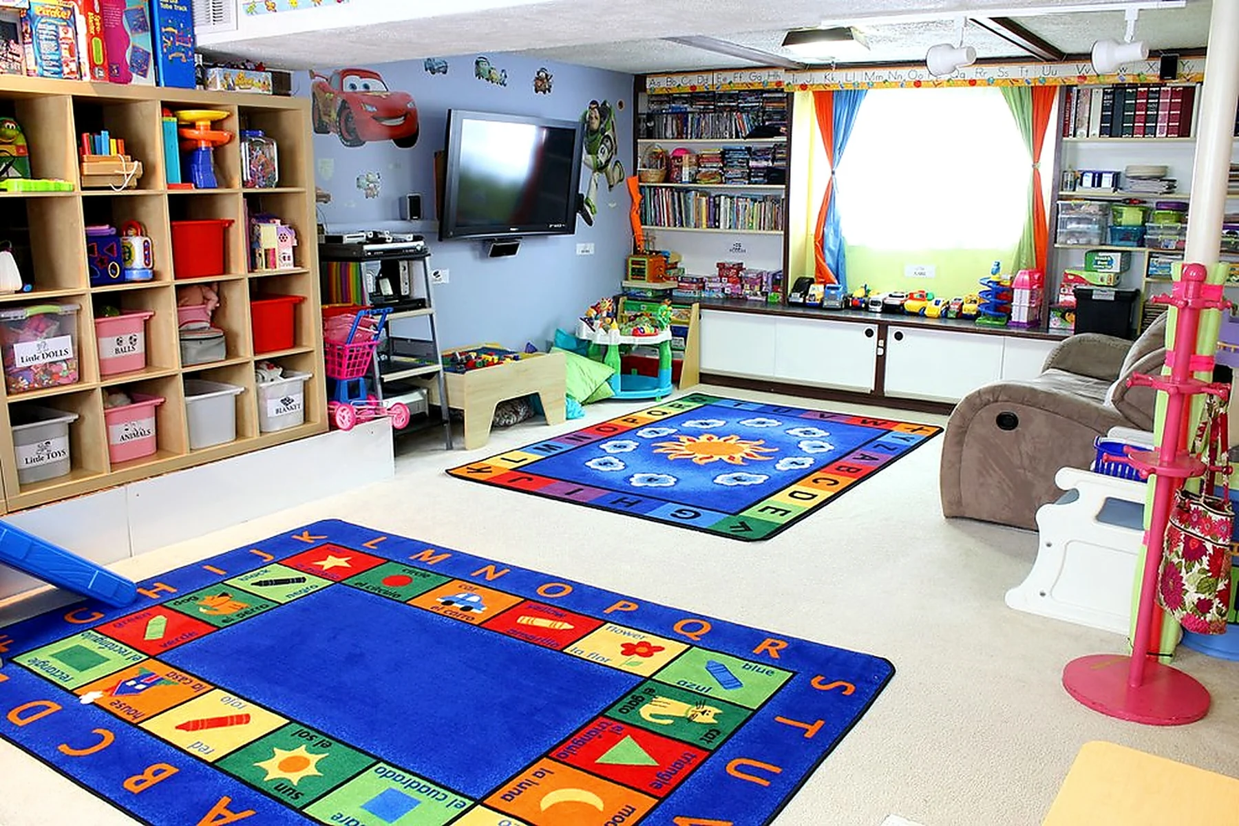 Toddler play and learning room